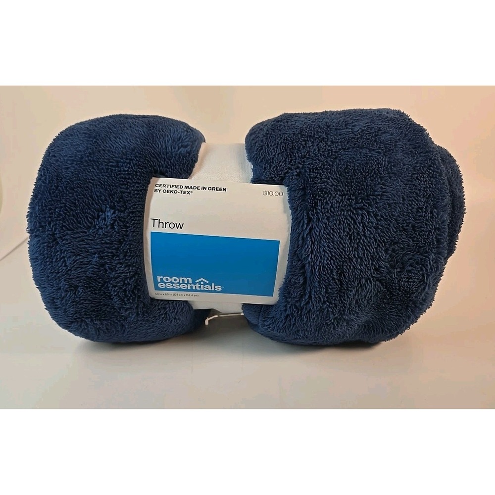 Room Essentials Blue Throw Blanket - 50" x 60" - *NEW*